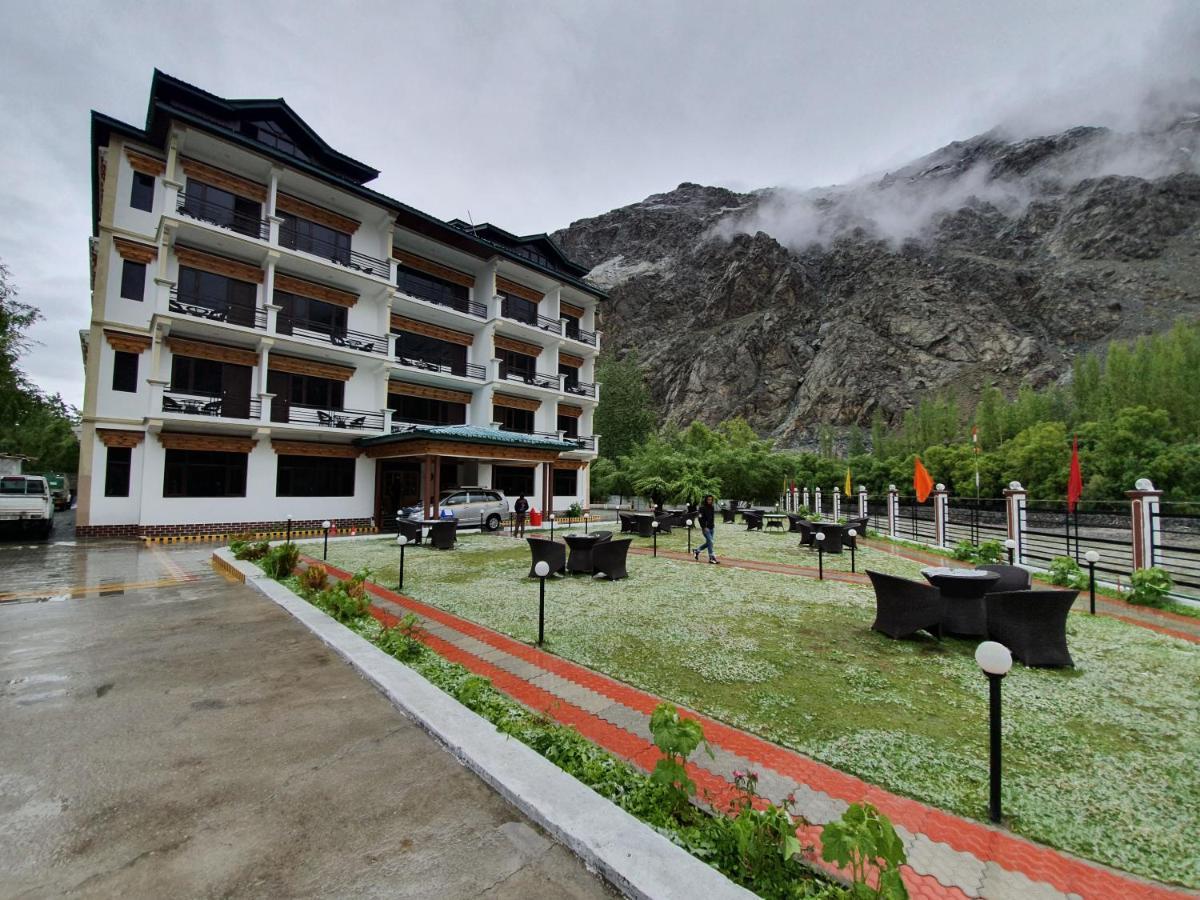 Hotel Chhutuk Heights Kargil Dış mekan fotoğraf