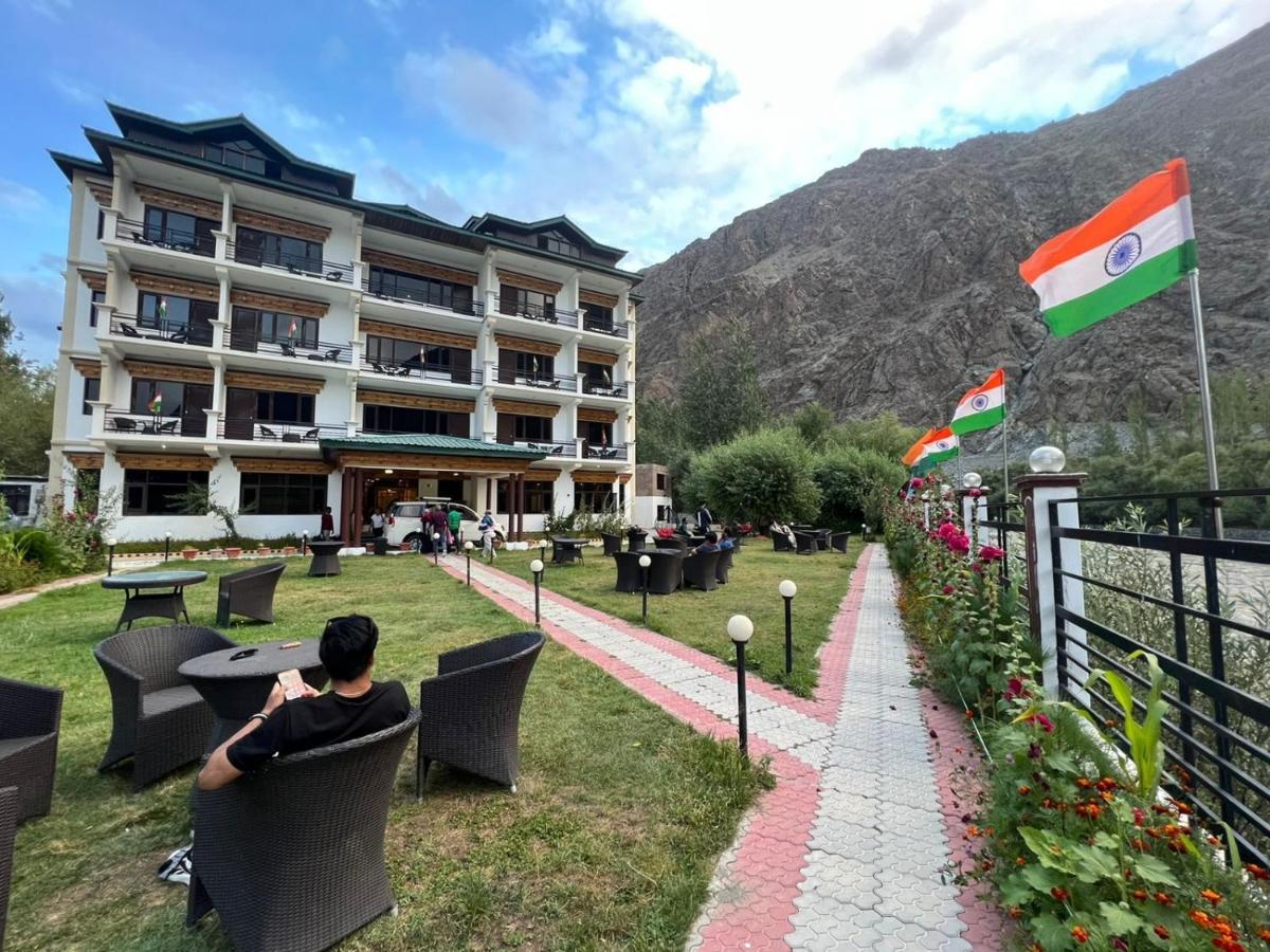 Hotel Chhutuk Heights Kargil Dış mekan fotoğraf