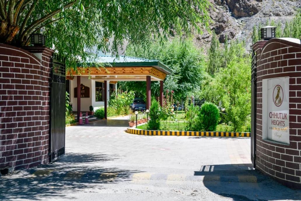 Hotel Chhutuk Heights Kargil Dış mekan fotoğraf