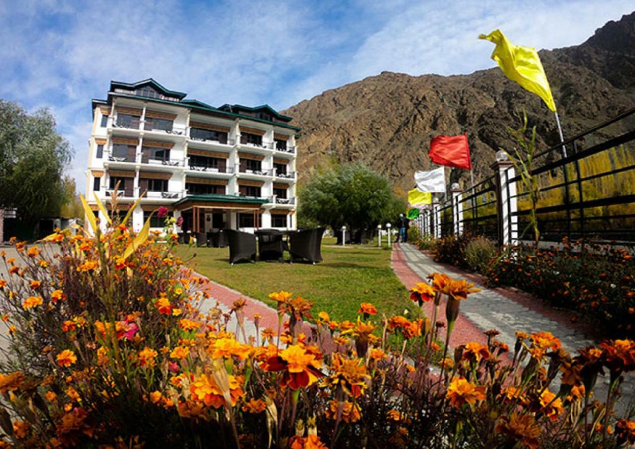 Hotel Chhutuk Heights Kargil Dış mekan fotoğraf